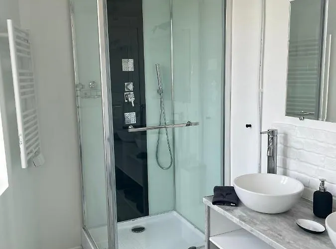 Triplex Carnot - Proche Docks 76, Kindarena Et Centre De Rouen - Stationnement Gratuit - Netflix - Wifi